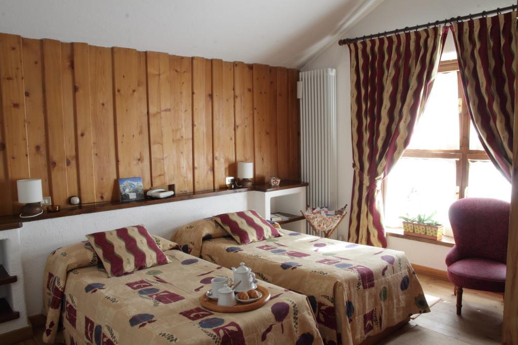 Hotel La Grange - Animal Chic Hotel Courmayeur Room photo
