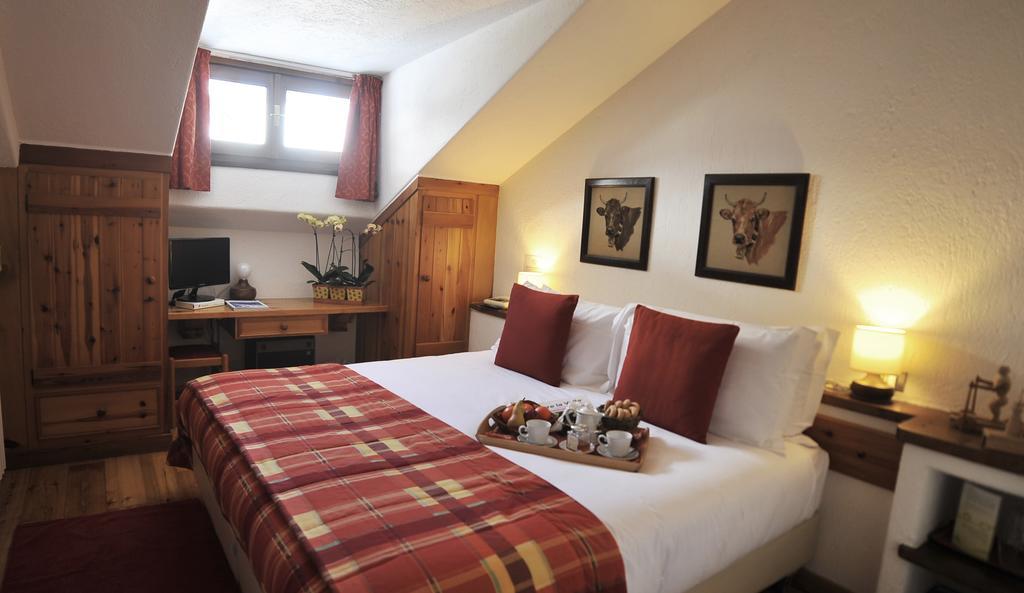 Hotel La Grange - Animal Chic Hotel Courmayeur Room photo